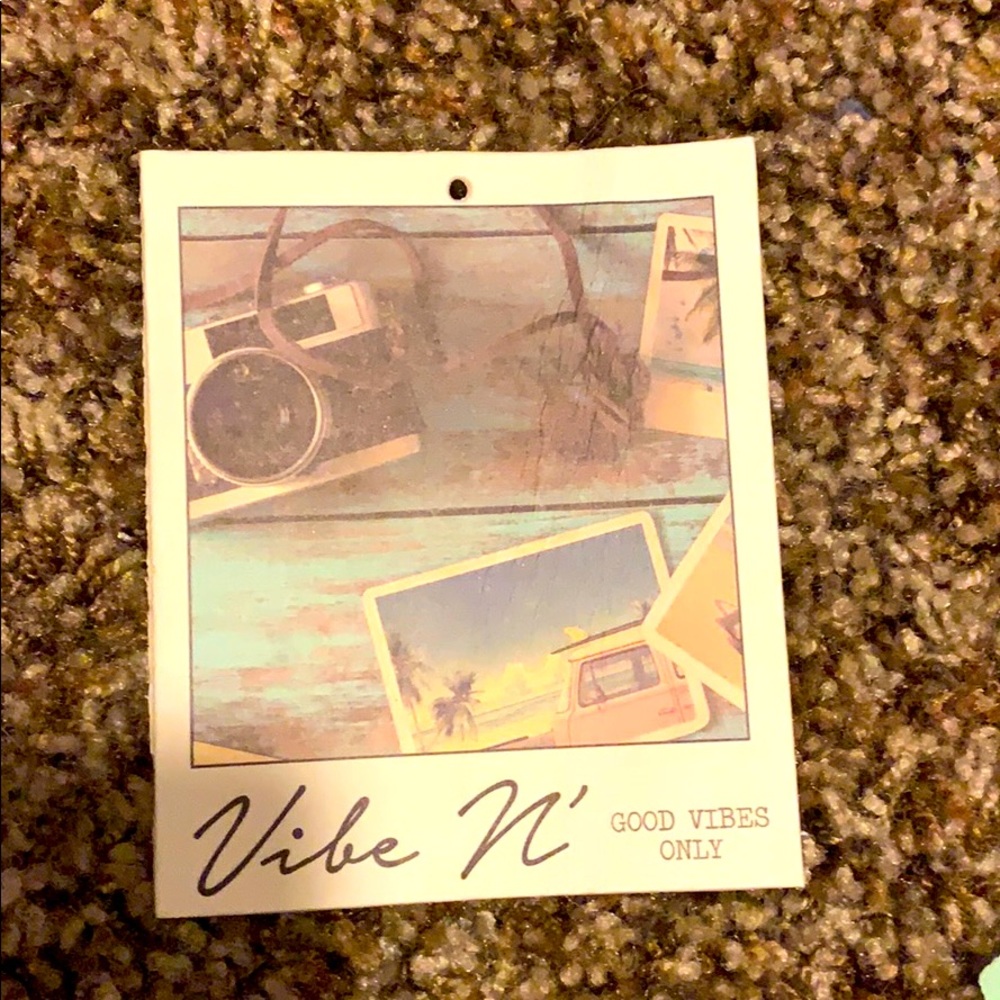 Vibe’n lil card for wall. Very small.